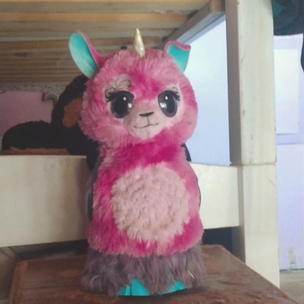 I'm selling a hatchimal